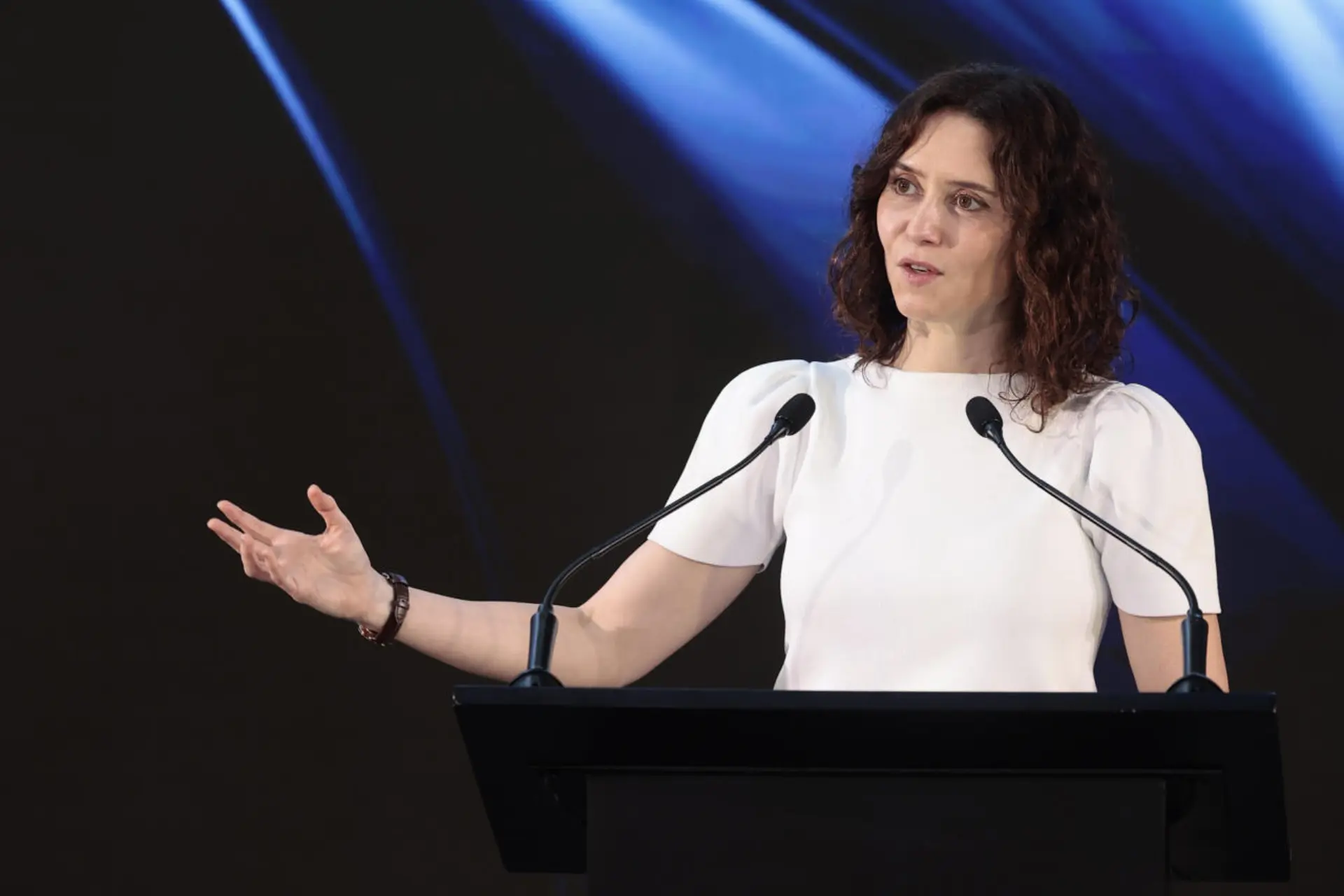 Díaz Ayuso acusa a Sheinbaum de “boicotear” su gira por México y ponerla “en peligro”