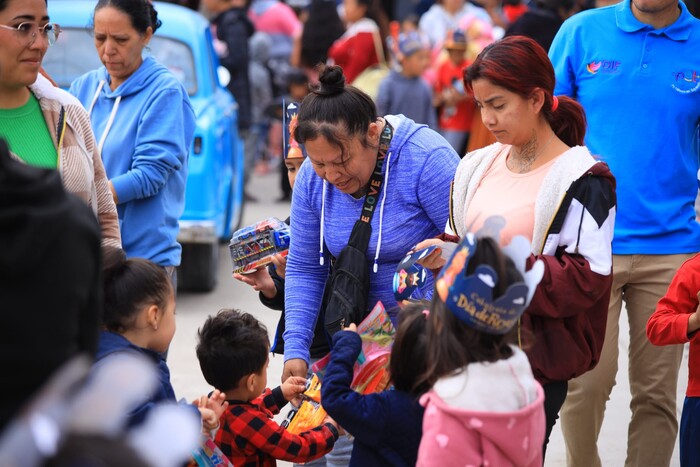 DIF de Morelia lleva alegría y regalos de los Reyes Magos a niñas y niños