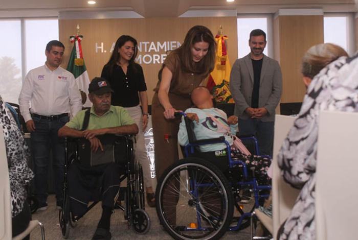 DIF Morelia entrega más de 130 apoyos funcionales y auditivos a personas con discapacidad