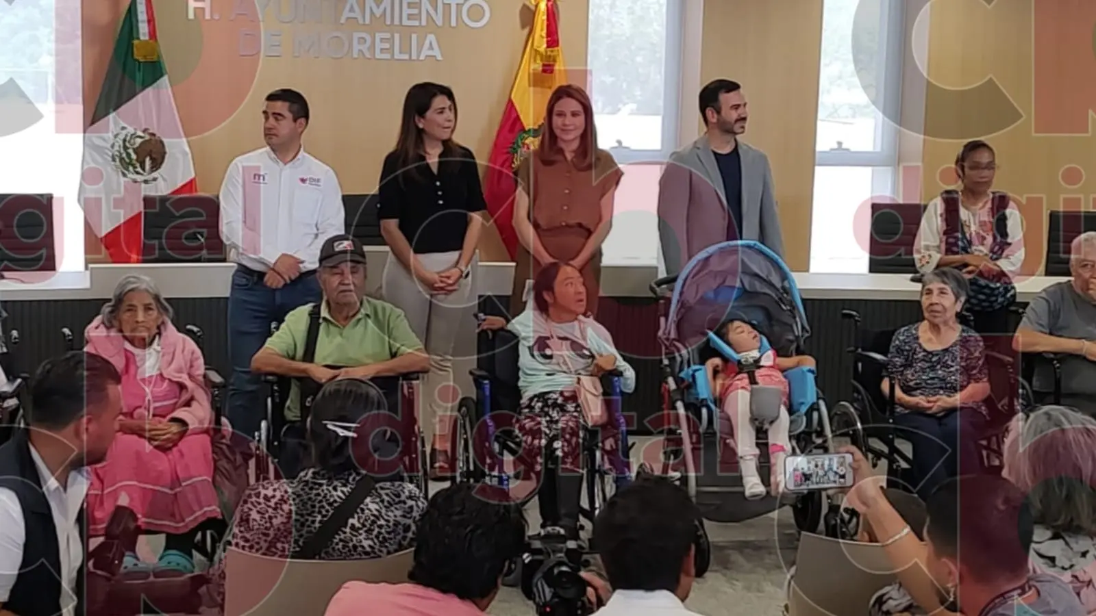 DIF Morelia realiza entrega masiva de 61 sillas de ruedas