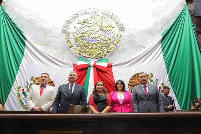 Diputadas y diputados de la 76 Legislatura toman protesta en el Congreso del Estado