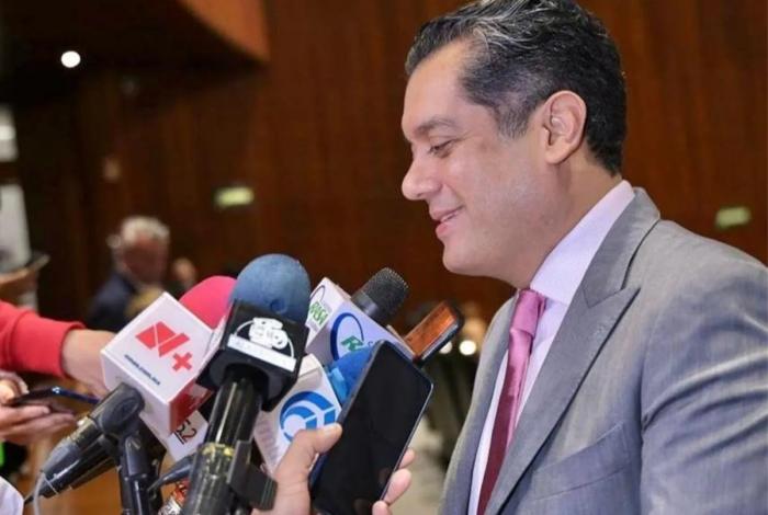 Diputado morenista Sergio Gutiérrez justifica participación en homenaje a la Sonora Santanera