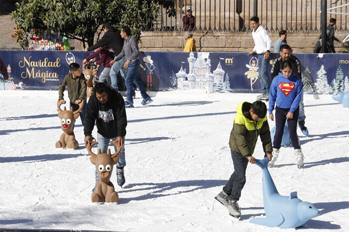 Disfruta la pista de hielo del Centro Histórico de Morelia, en estos horarios hasta el 5 de enero