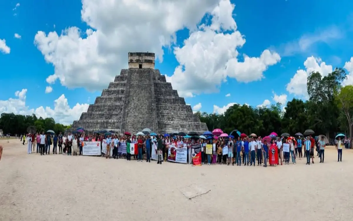 Docentes de la CNTE toman Chichén Itzá en rechazo al sistema de pensiones
