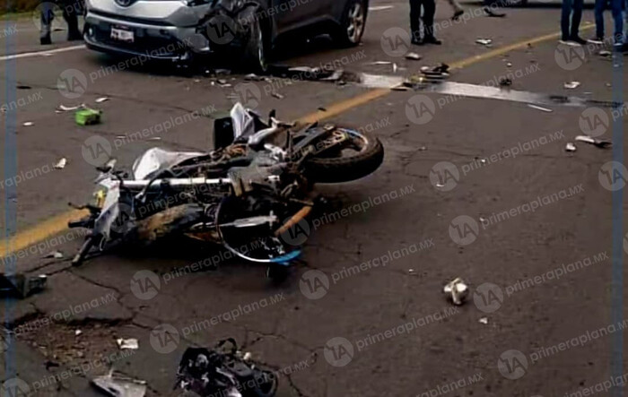 Domingo accidentado para motociclistas: uno se encuentra grave tras choque en tancítaro