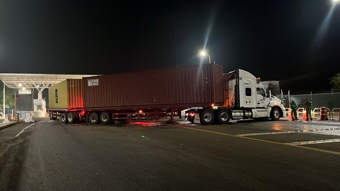 Dos accidentes con tráileres involucrados, en distintos puntos de la Autopista Siglo XXI