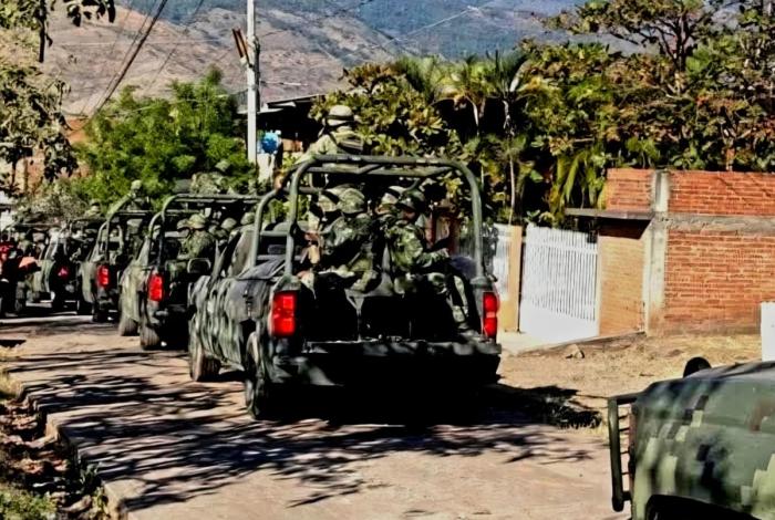 Dos criminales abatidos por Defensa durante enfrentamiento armado, en Apatzingán