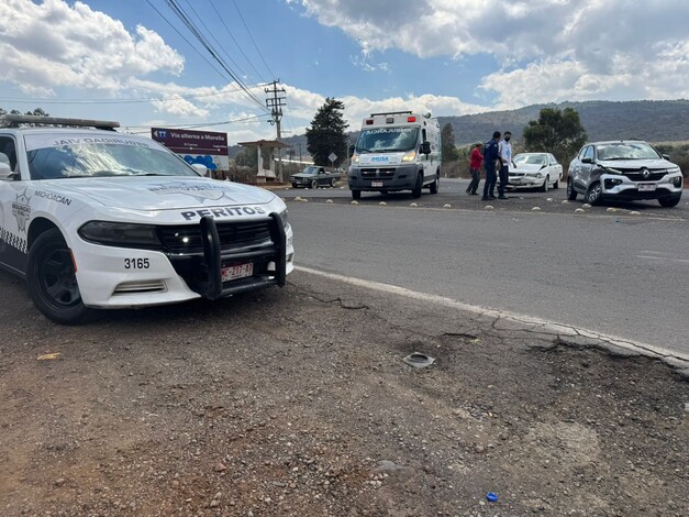 Dos heridos leves deja choque en la Morelia – Quiroga