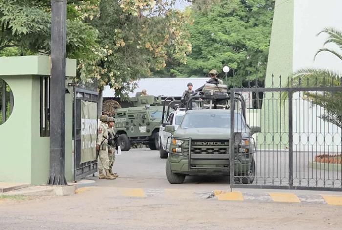 Dos militares heridos tras estallido de explosivo terrestre en brecha de Apatzingán
