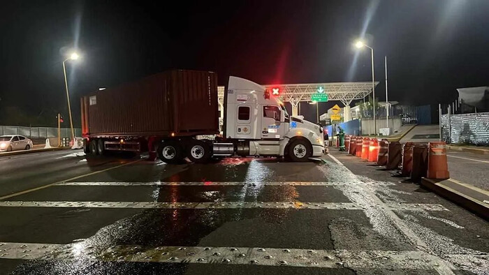 Dos tráileres sufren accidente en la autopista Siglo XXI