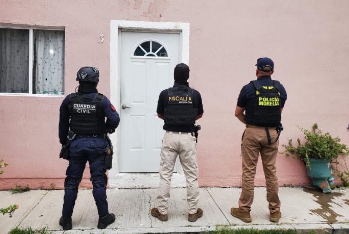 Durante cateo realizado en Morelia, Fiscalía General detiene a una persona por el delito de narcomenudeo