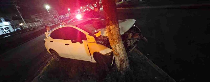 Ebrio choca su auto, lo reporta como robado y es detenido