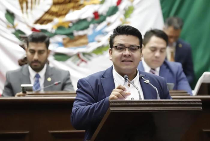 Educación alimentaria en el nivel básico, pilar para la salud pública: Toño Carreño