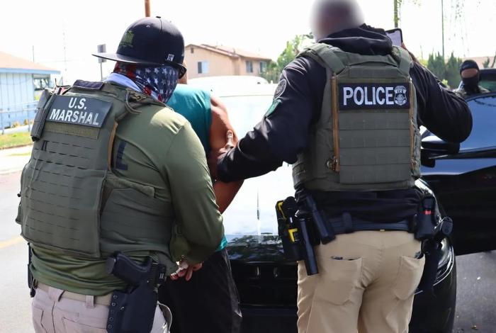 EE.UU. suspende redadas del ICE en sectores clave
