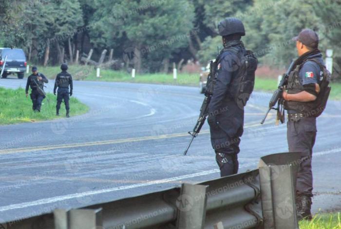 Ej3cut4n a conductor en la Uruapan-Los Reyes