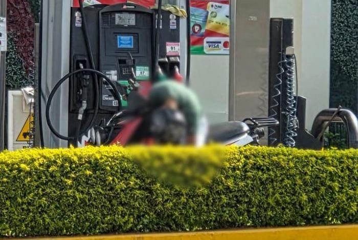 Ejecutan a motociclista en gasolinería de Uruapan