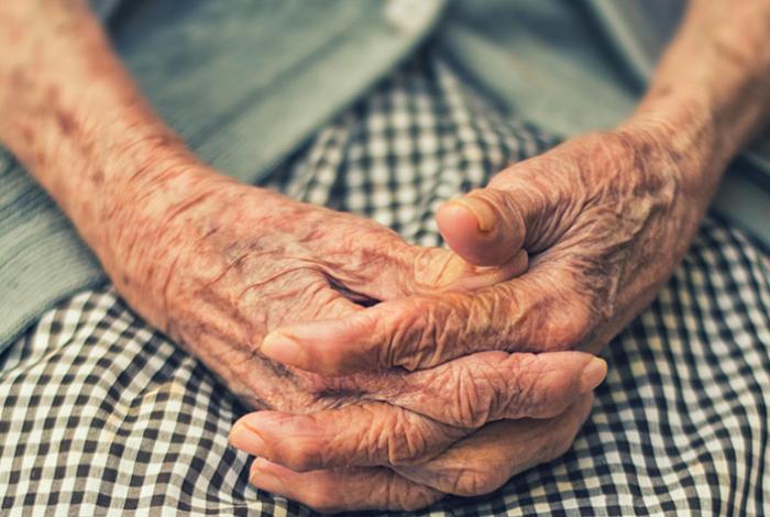 El 52 % de recursos para igualdad de género va a pensiones de adultos, alertan