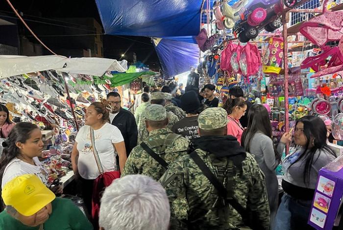 'El Audi' luce lleno de Reyes Magos; abundan los juguetes bélicos, ropa y calzado