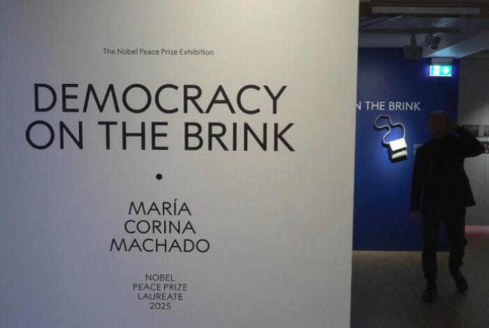 El Centro del Nobel de la Paz documenta el activismo de Machado y el "éxodo" venezolano