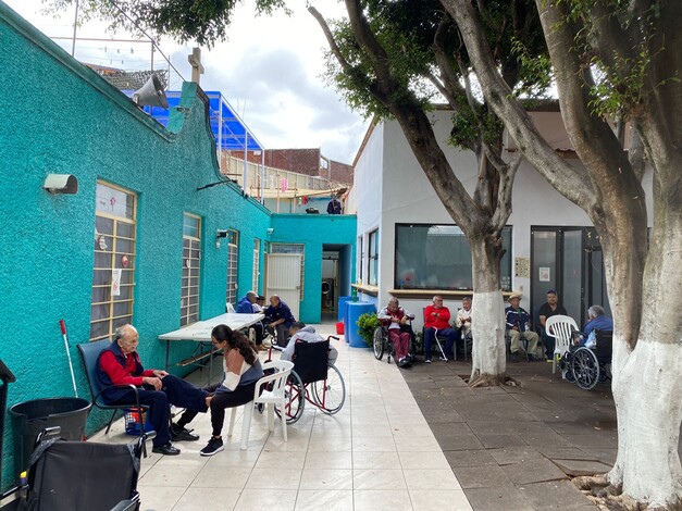 El Cristo Abandonado, 35 años asistiendo a abuelos en situación de calle