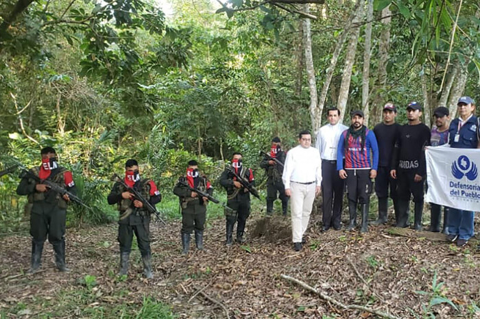 El ELN anuncia cese al fuego en toda Colombia por fiestas navideñas "como gesto de paz con el pueblo"