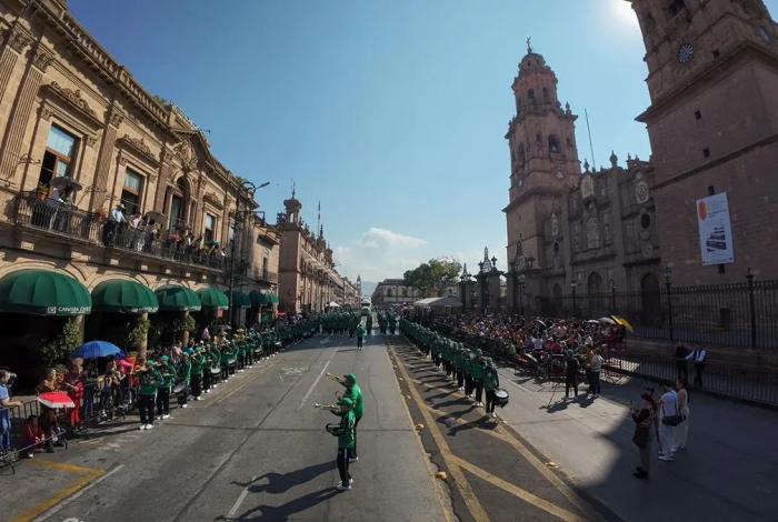 El espíritu de la Revolución Mexicana une a miles de familias en desfile cívico-deportivo: Bedolla