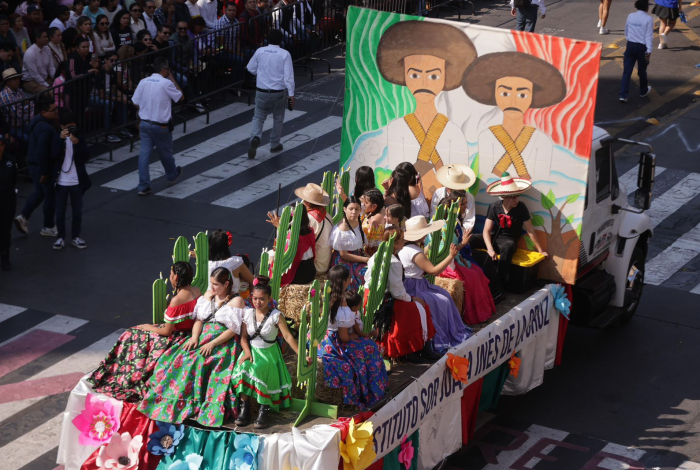 El espíritu de la Revolución Mexicana une a miles de familias en desfile cívico-deportivo: Bedolla