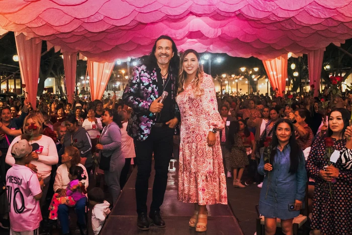 El Gobierno Municipal celebra a las madres con música, regalos y mucho cariño