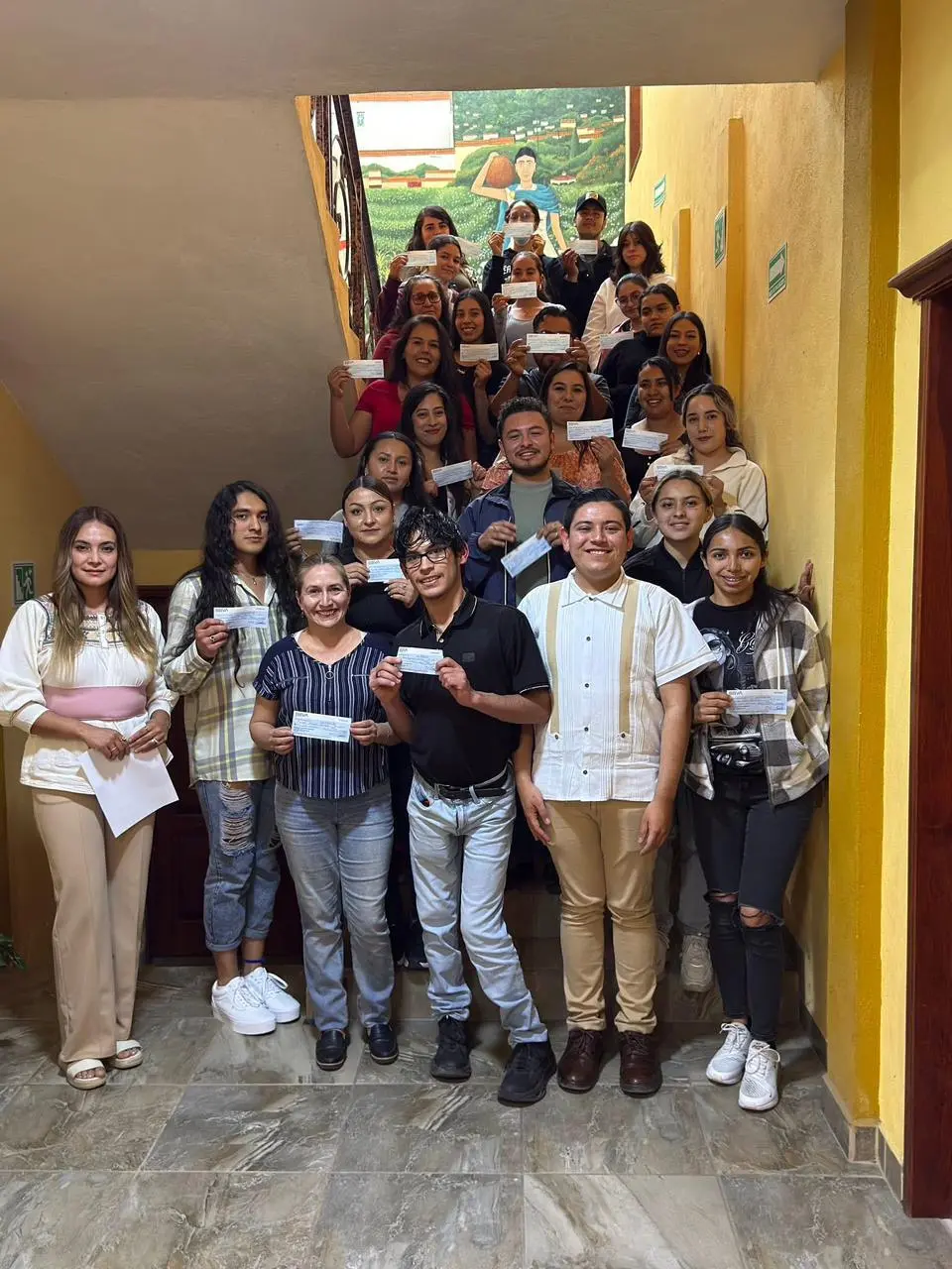 El H. Ayuntamiento de Churintzio apoya la educación de jóvenes del municipio