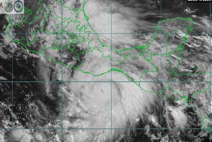 El huracán Erick se intensifica a categoría 2 al acercarse a costas del sur de México