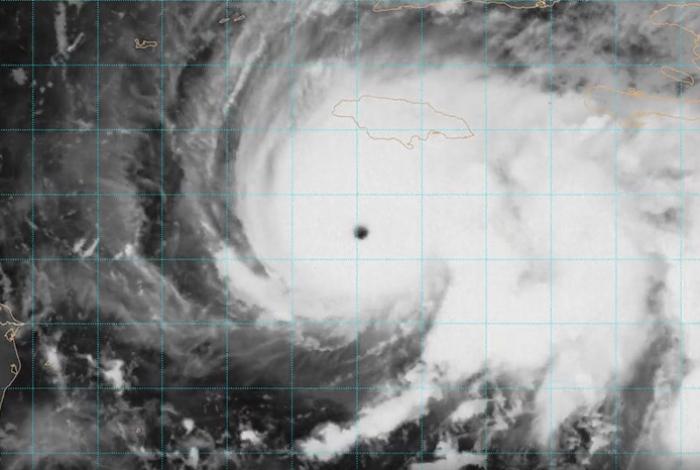 El huracán Melissa baja a categoría 2 a su tramo final por el este de Cuba