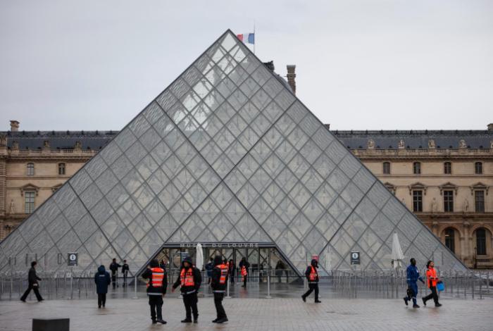 El Museo del Louvre permanece completamente cerrado por la huelga de sus trabajadores