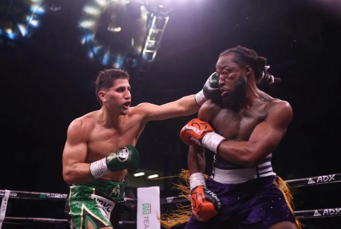 El olímpico Marco Verde derrotó por decisión unánime a Raphael Igbowke