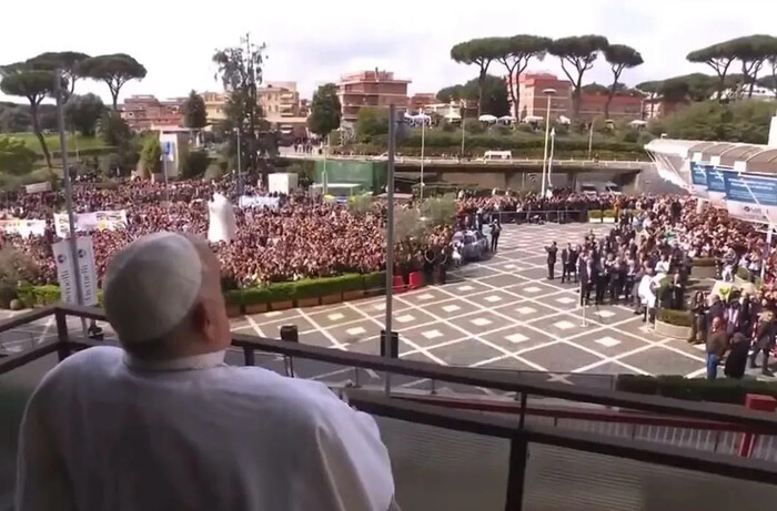 El papa Francisco vuelve al Vaticano tras hospitalización