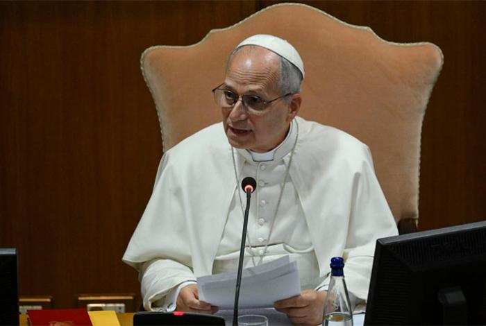 El papa lamenta ante los cardenales que la Iglesia “cerrara la puerta” a víctimas de abuso