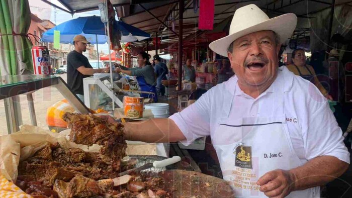 “El sol sale para todos” comerciantes de carnitas de Quiroga aumentan sus ventas estas vacaciones