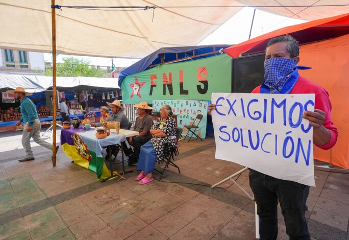 El tianguis en la plaza Ocampo no se va