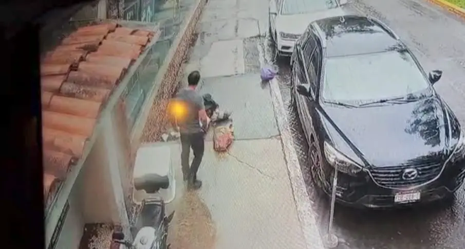 Empresa de colchones condena acto de violencia hacia adulto mayor en situación de calle