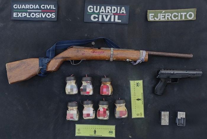 En Apatzingán detienen a hombre con pomos de Nescafé convertidos en artefactos explosivos