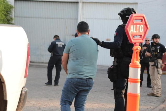 En distintos operativos, detienen a tres en Apatzingán y Buenavista