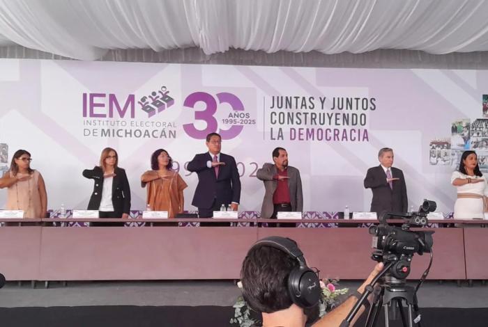 En evento rosa, celebraron 30 años del IEM