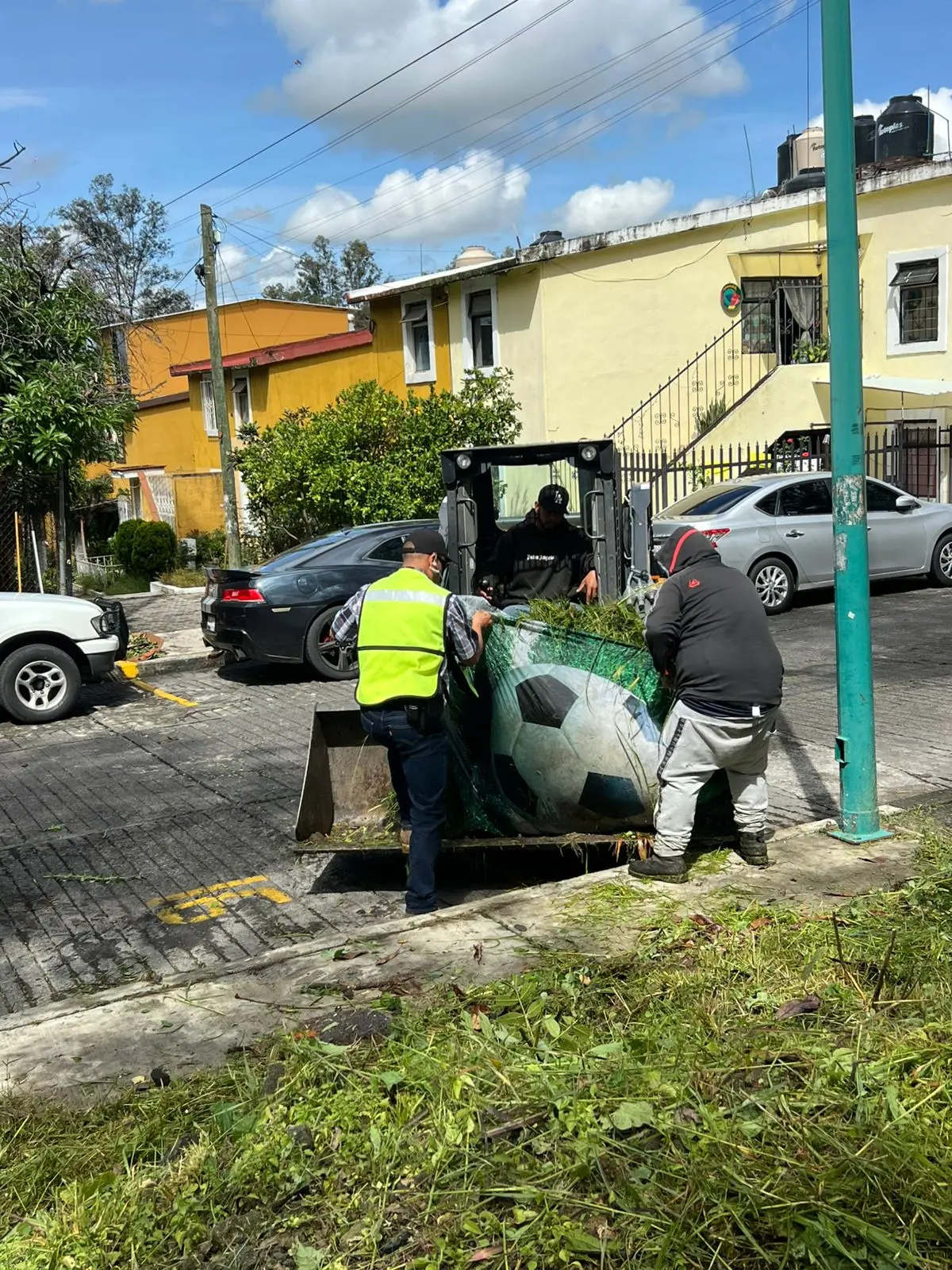 En Fuentes de Morelia y Juana Pavón, realiza Secretaría de Servicios Públicos jornada de limpieza
