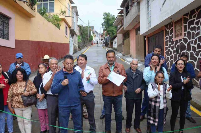 En la colonia San Lázaro, autoridades municipales y vecinos inauguran construcción de calle 2da de Michoacán