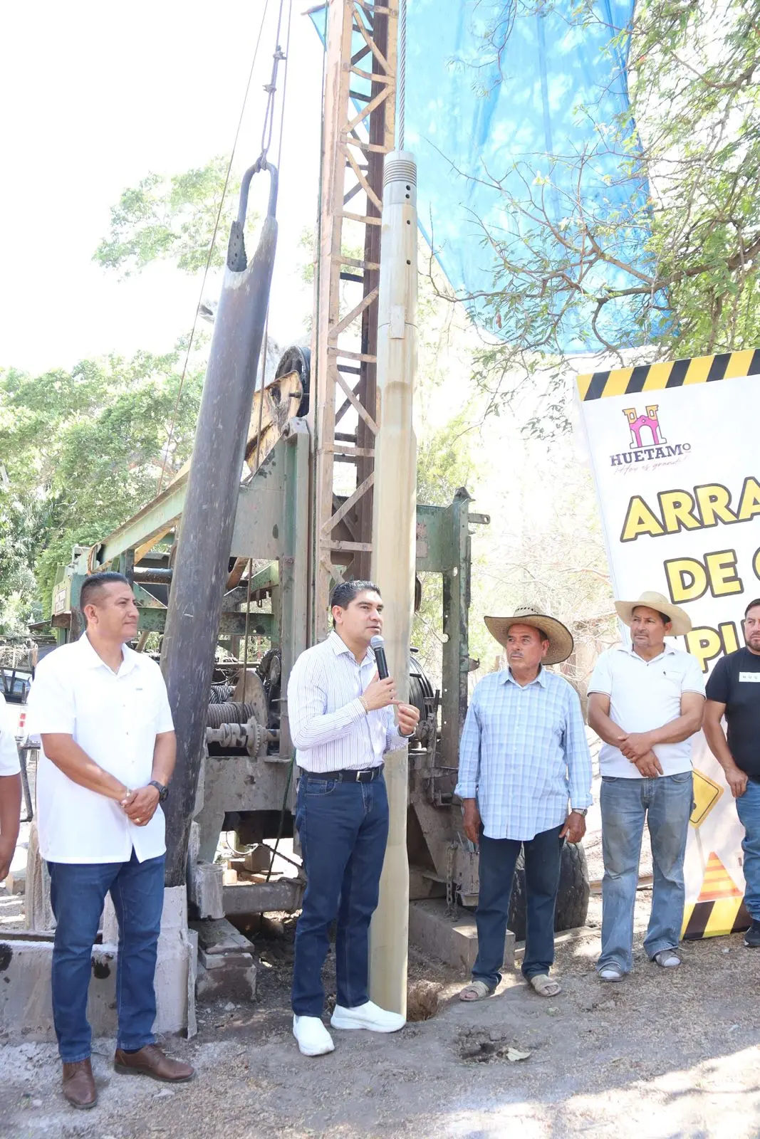 En la localidad de Rancho Viejo Pablo Varona construye un sistema de agua completo