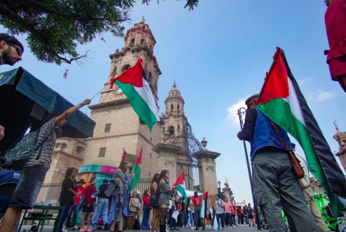 En la Plaza Ocampo cuentan dolorosas historias de la guerra en Palestina