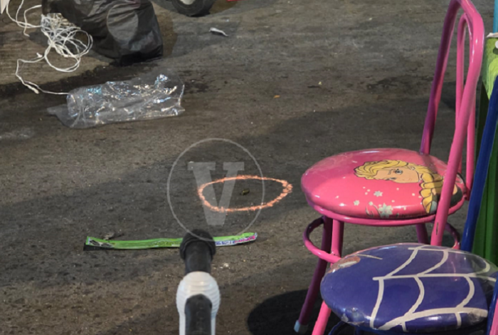 En la víspera de la noche de Reyes, madre e hijo son baleados en tianguis de juguetes