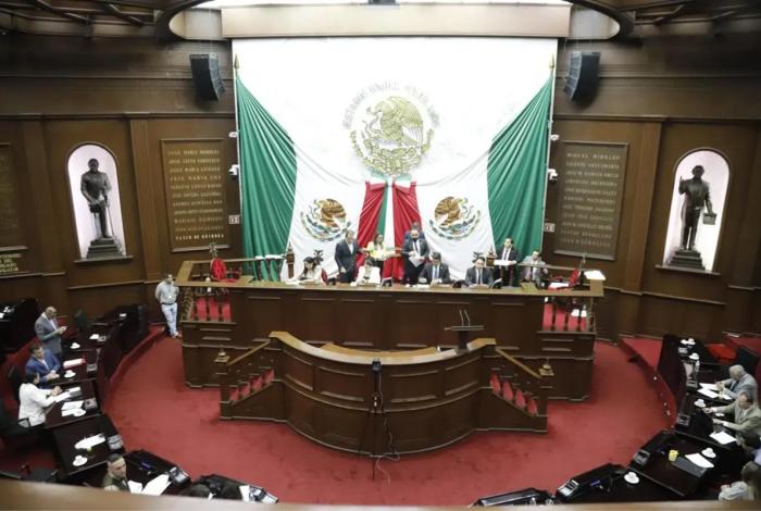 En Michoacán, Poder Legislativo obeso