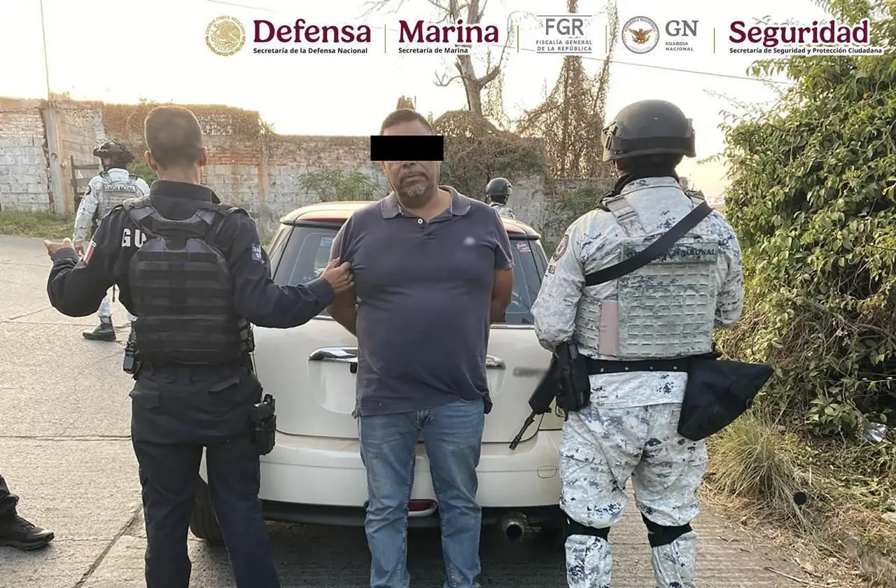 En Michoacán, se detuvo a cuatro personas, se aseguraron armas de fuego y artefactos explosivos improvisados