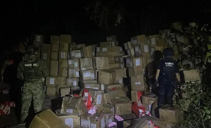 En operativo aseguran dos camionetas, chaleco táctico y 850 cajas de tenis Nike