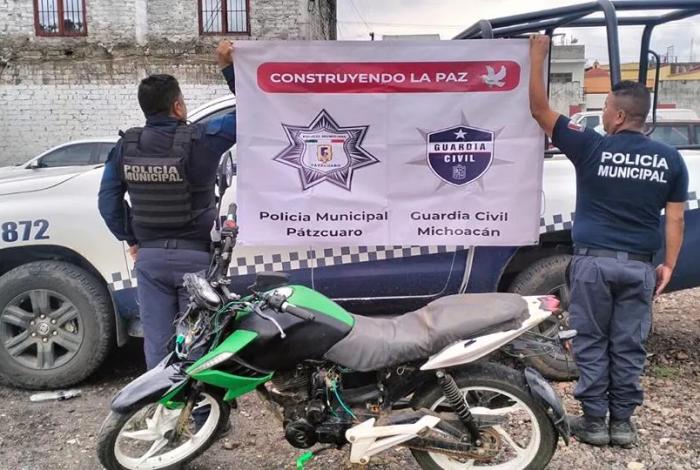 En Pátzcuaro, aseguran una motocicleta abandonada